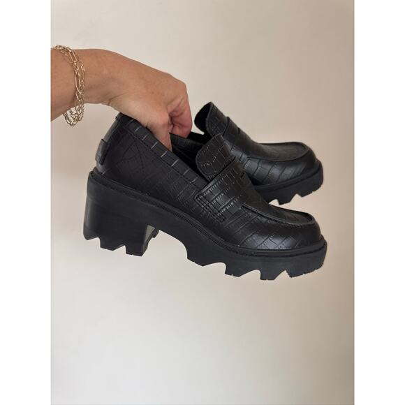 Sorel Joan Now City Loafer Chunky Platform Croc-Embossed in Black - Size 6 - Picture 2 of 8